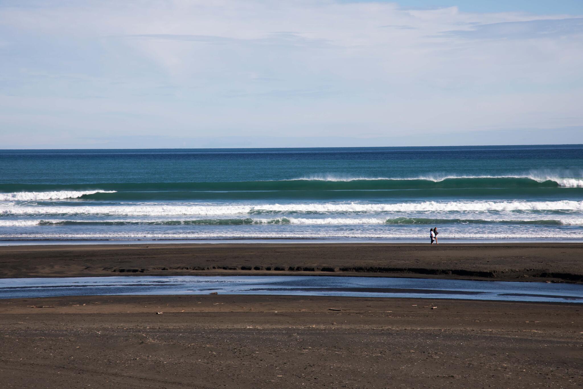 waves at piha